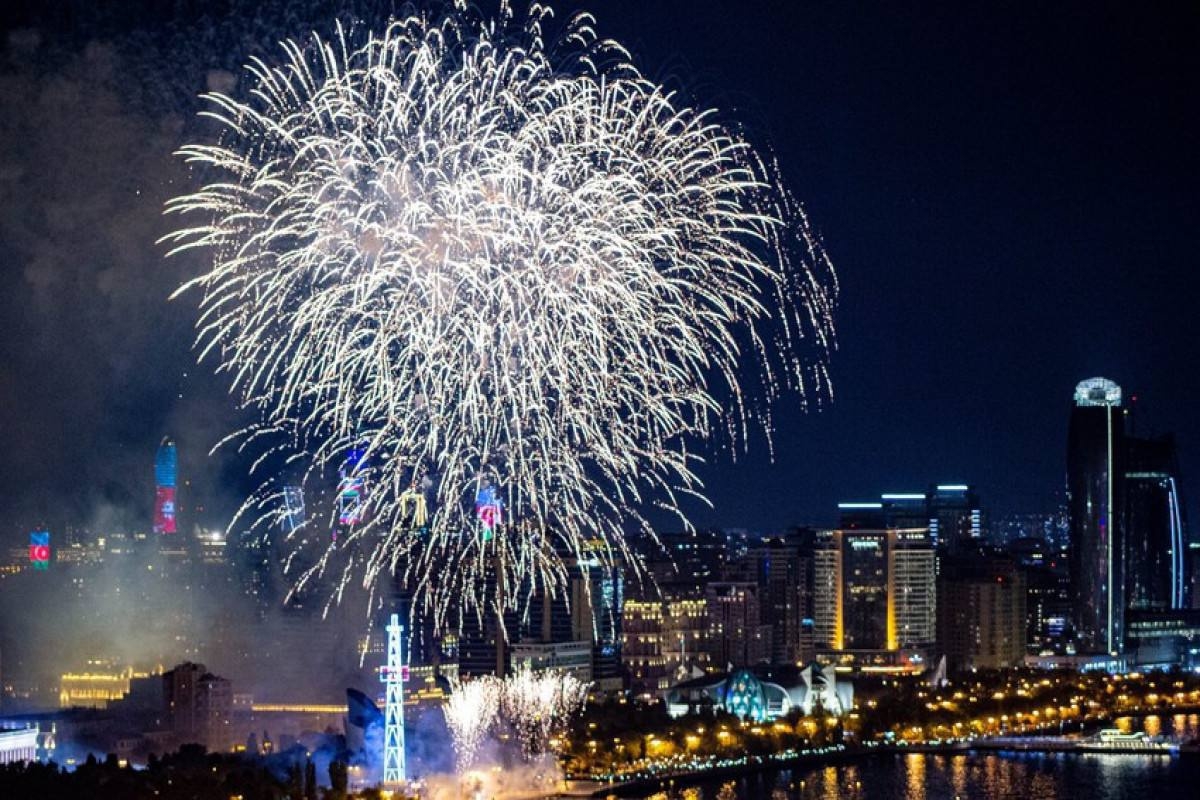 Фото 47 — Перово: праздничный фейерверк вечером